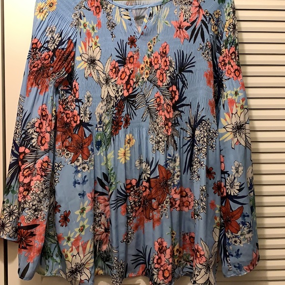 Charlie B light long sleeve floral blouse, wide sleeves, cinched smock center - Picture 4 of 5